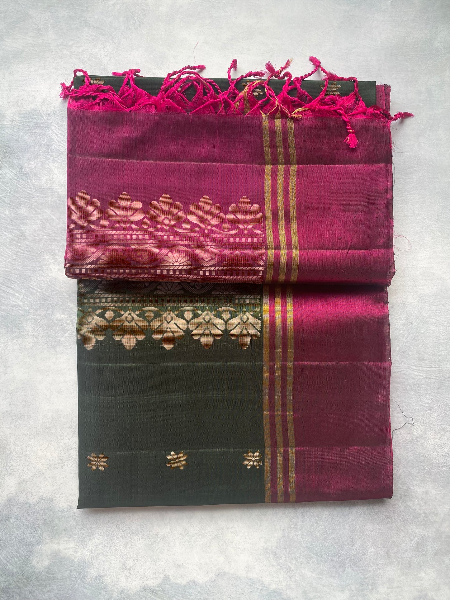 Green Handwoven Silk Saree with Magenta Contrast Zari Border